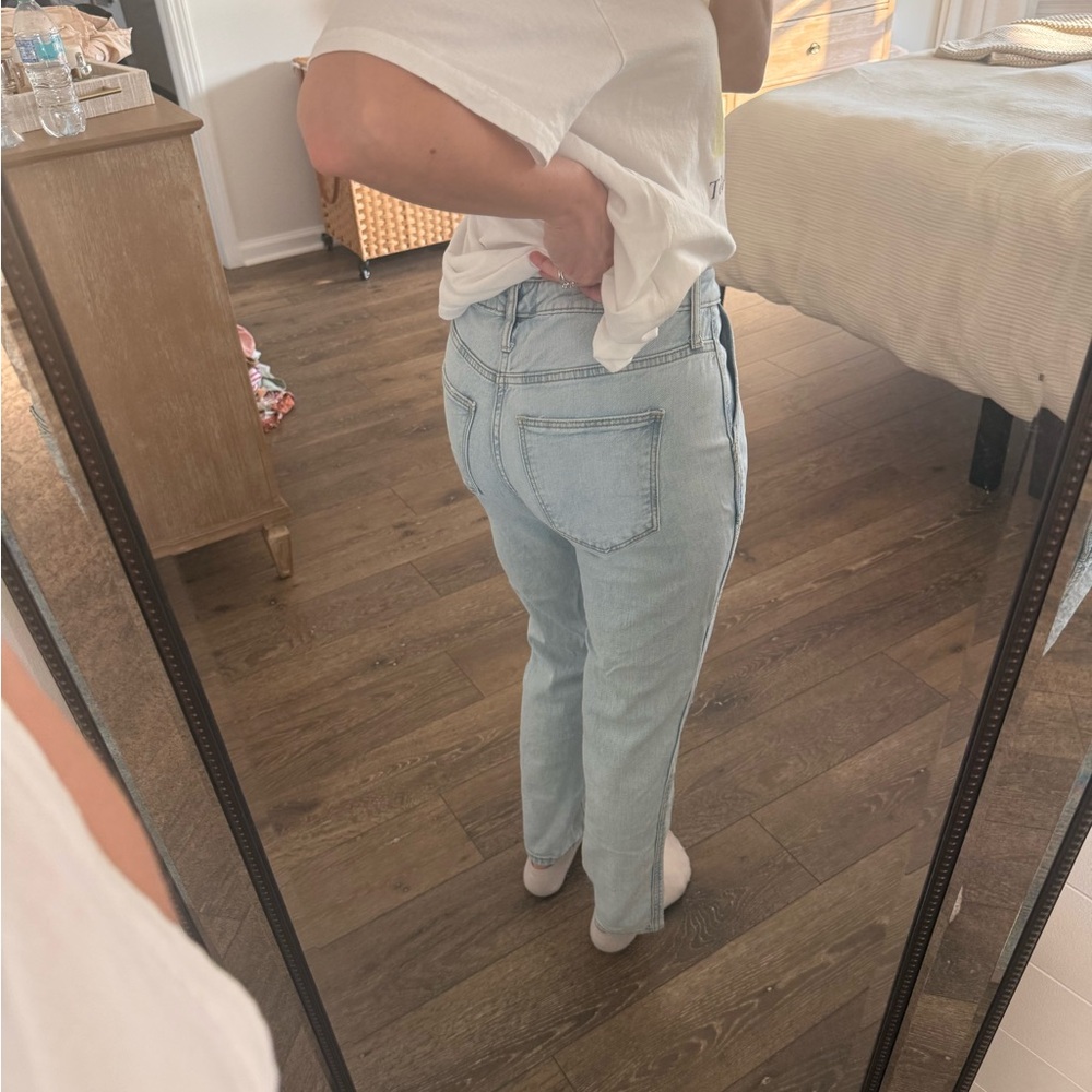 Universal Thread Light Wash Straight Leg Jeans